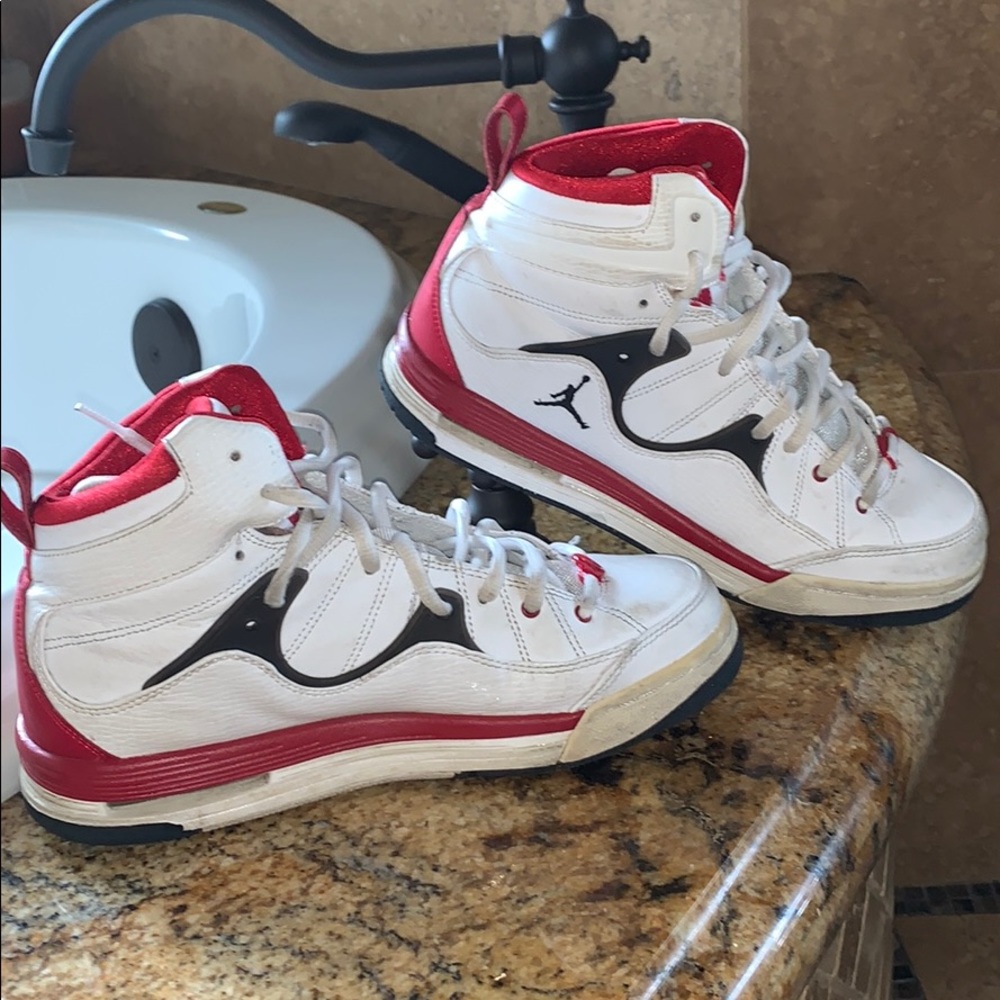 Used Jordan sneaker shoe size 6.5Y jordans